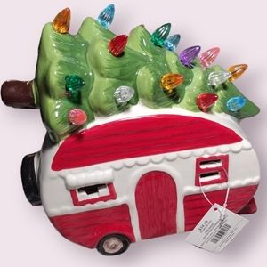 Holiday Camper w/ Christmas Tree